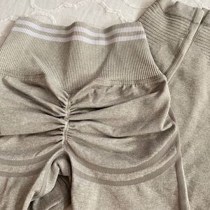 Doyoueven Scrunch leggings